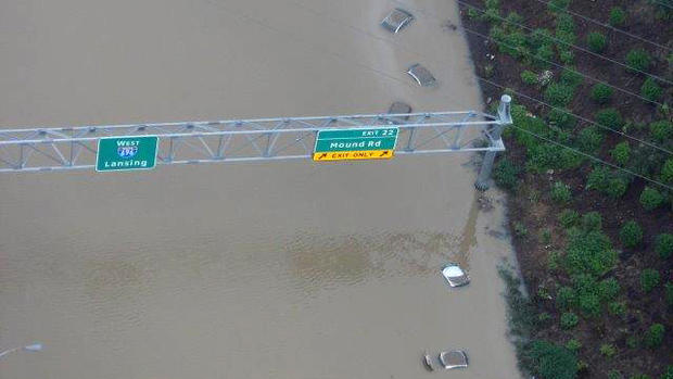 flooded-cars-on-696.jpg 