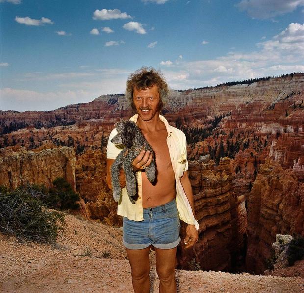man-with-dog-at-sunset-point-bryce-canyon-national-park-ut-19801.jpg 