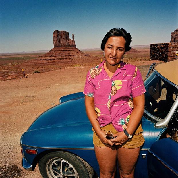 woman-with-hawaiian-shirt-at-monument-valley-ut-19801.jpg 