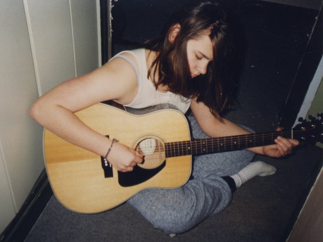 madeleine-peyroux-guitar.jpg 