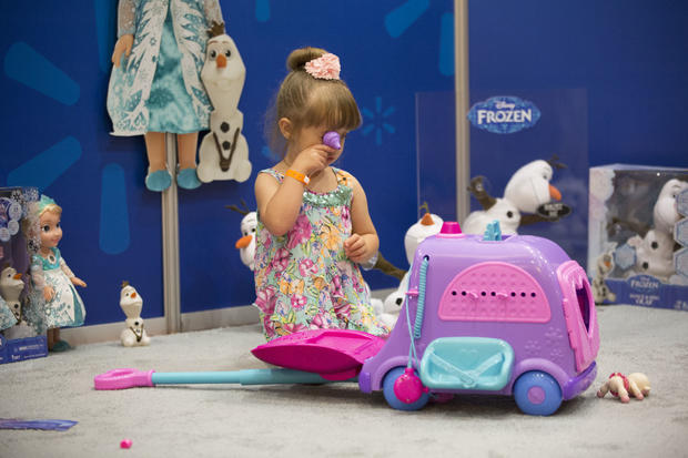 a-little-girl-gets-to-preview-great-holiday-toys-in-the-2014-chosen-by-kids-event 