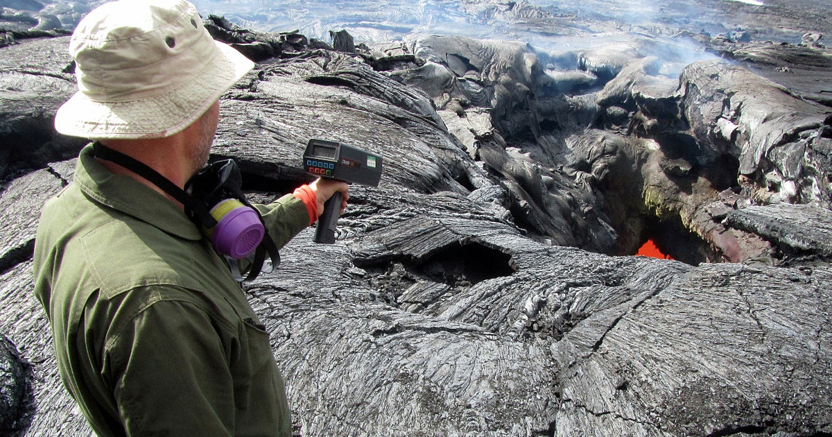 Hawaii lava monitoring forces scientists into danger zones CBS News