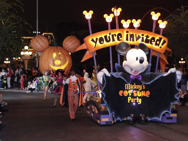 mickeys-halloween-parade 