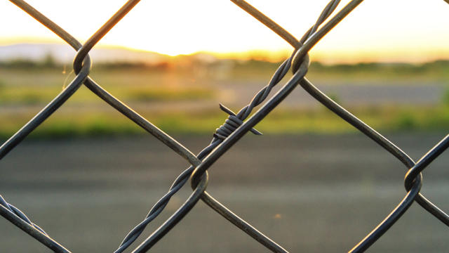 chainlink-fence.jpg 