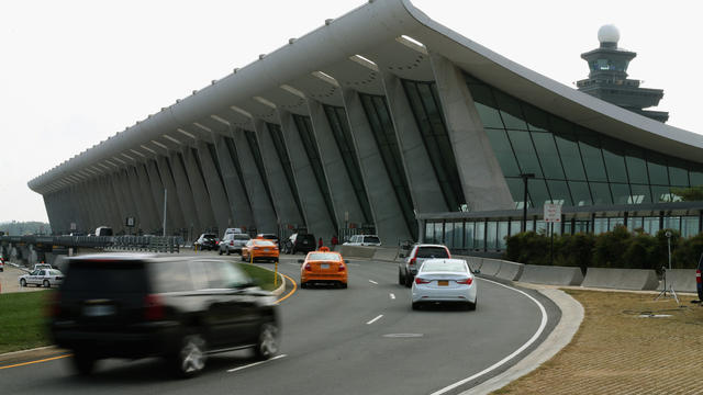 ebola-airport-dulles.jpg 