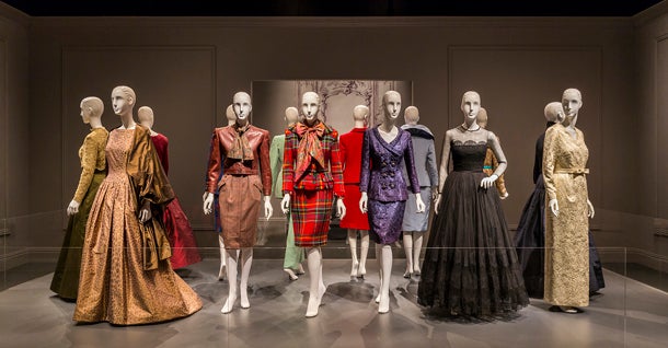 oscar-de-la-renta-five-decades-of-style-14699240313b3a18363e2o.jpg 