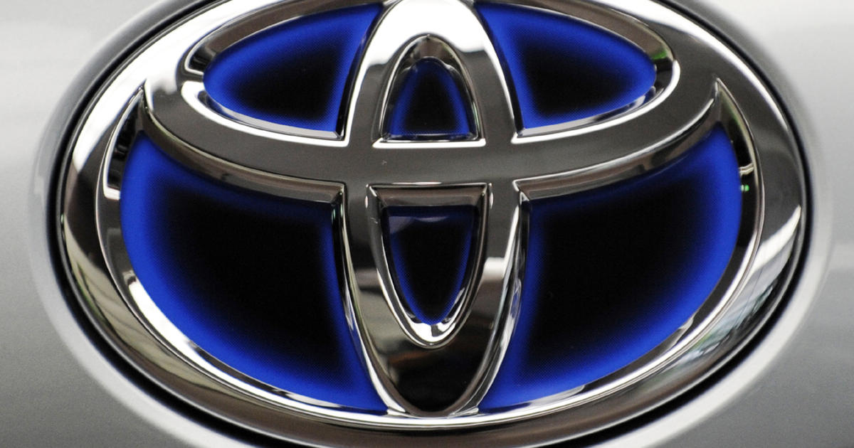 Toyota keeps its global auto sales crown - CBS News