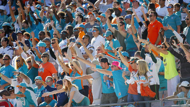 miami-dolphins-fans.jpg 
