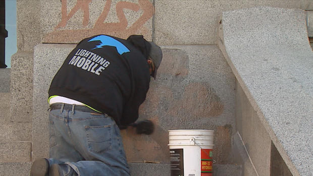 Cleaning graffiti state capitol 