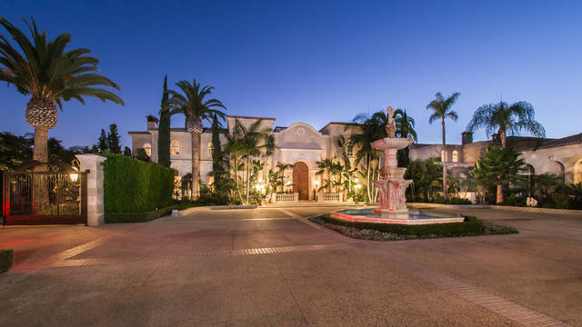 mansionext2.jpg 