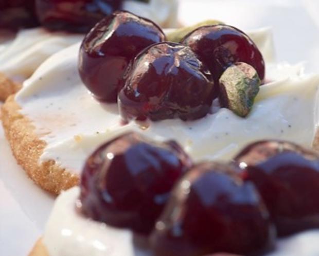 fruit_crostini fig and olive 
