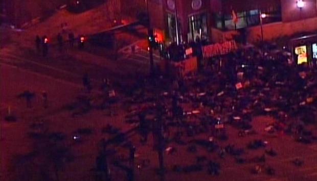 protesters-lay-down-near-precinct.jpg 