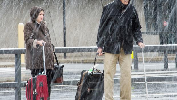 Storms snarl holiday travel 
