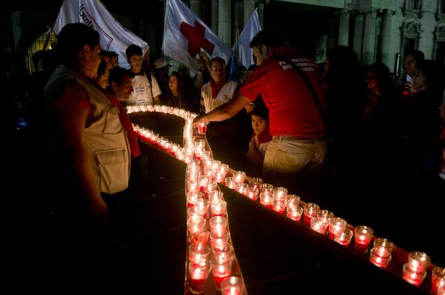 White House hangs red ribbon for World AIDS Day - CBS News