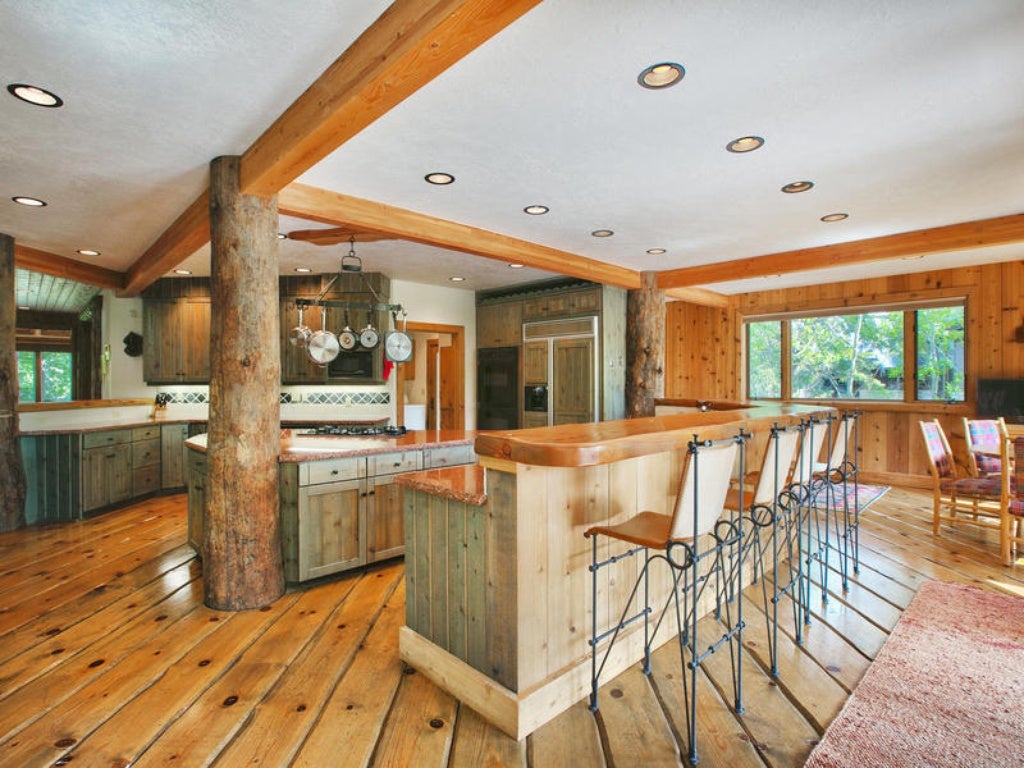 10 luxurious log cabins on the market