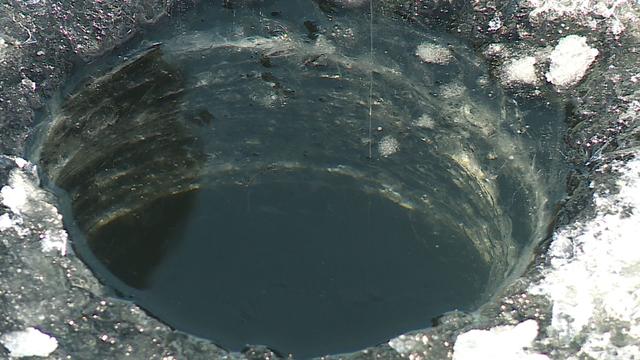 ice-fishing-hole-in-ice.jpg 
