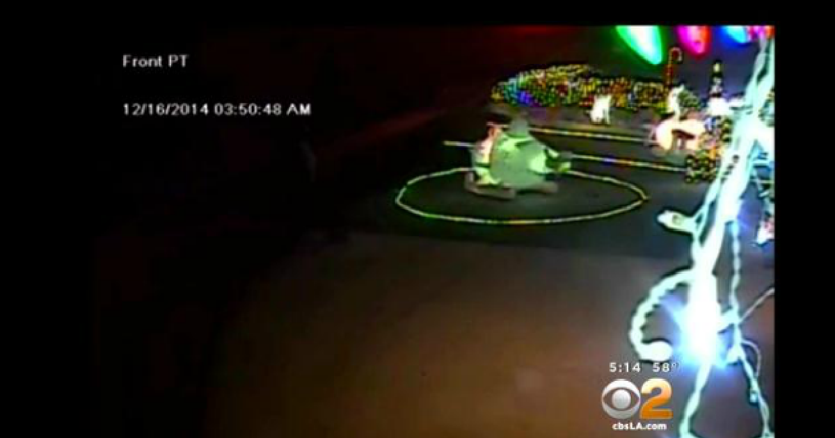 VIDEO: Inflatable Santa snatched from California home - CBS News