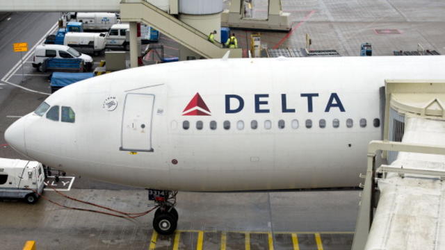 delta-airplane.jpg 