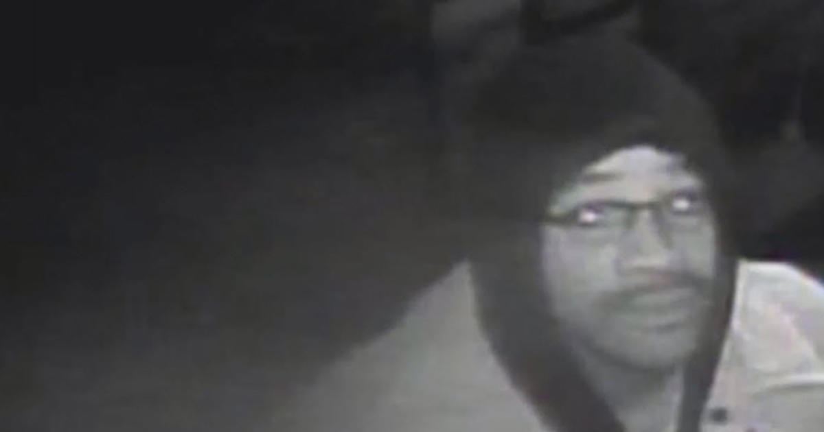Video Suspects Steal Atm Flat Screen Tvs From Old City Bar Cbs Philadelphia