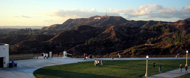 610 header park Griffith_Observatory_entrance_lawn_with_Hollywood_sign1 