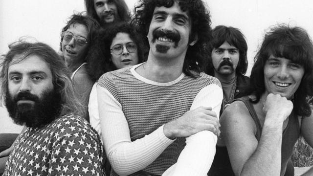 henry-diltz-frank-zappa-mothers-of-invention-may-17-1971.jpg 