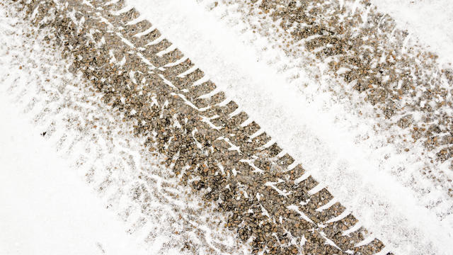 tracks-in-snow.jpg 