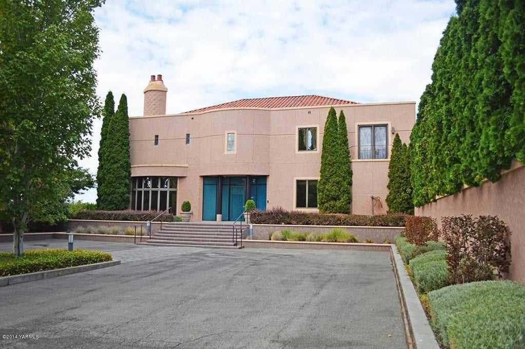 10 concrete homes that don't look like bunkers