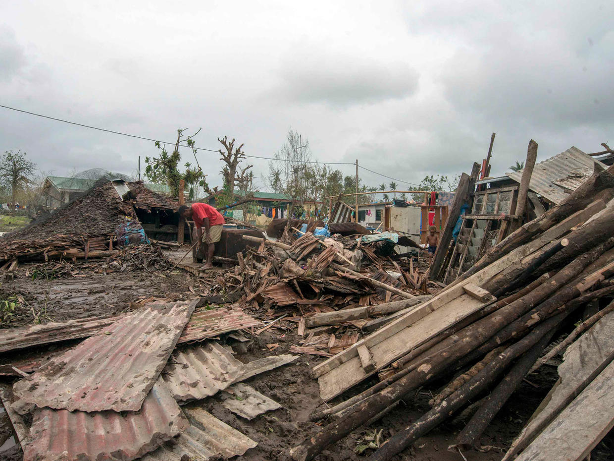 Vanuatu death toll from massive Cyclone Pam hard to pin down - CBS News