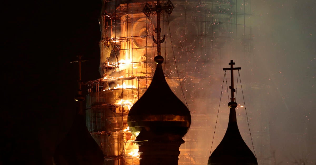 Fire breaks out in historic convent tower in Moscow - CBS News