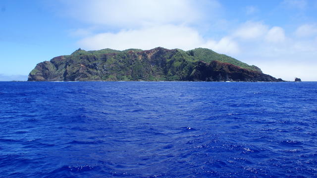 pitcairn-from-the-east.jpg 