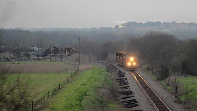 texas-train-derail.jpg 