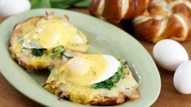 eggs-benedict-pretzel-bread-greenleaf-hollywood.jpg 
