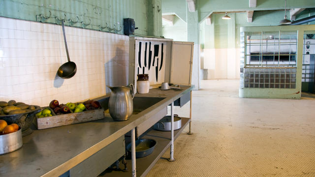 prison-kitchen.jpg 