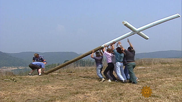 erecting-coffindaffer-cross-1993-620.jpg 