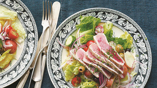 mediterranean_salad_with_seared_tuna_4_.jpg 