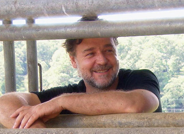 russell-crowe-fench-at-ranch-promo.jpg