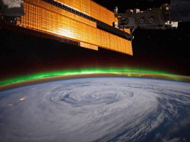 aurora-nasa-iss030-e91691.jpg 