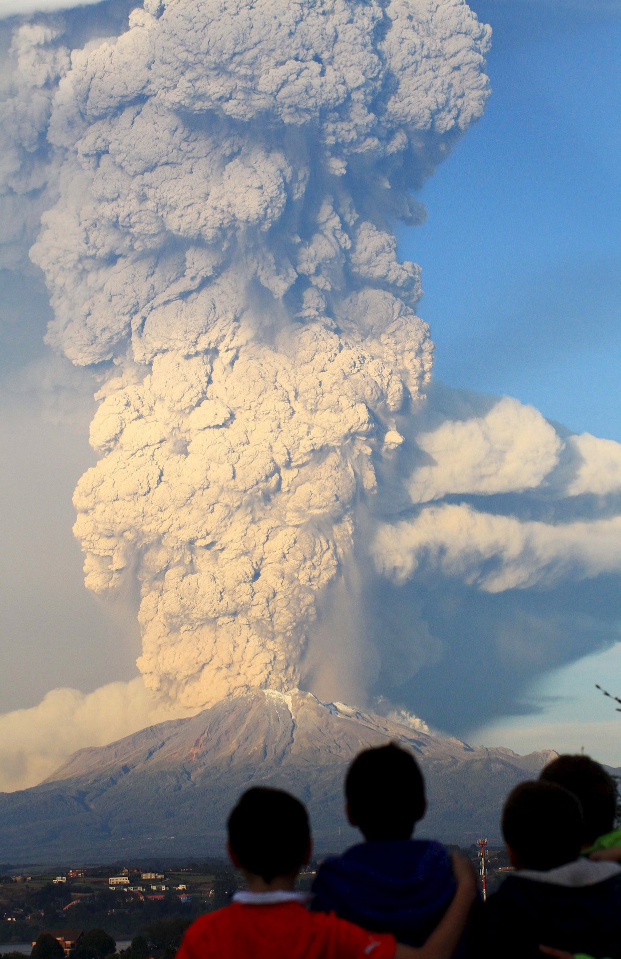 Chile's Calbuco volcano in erupts in spectacular fashion for first time ...