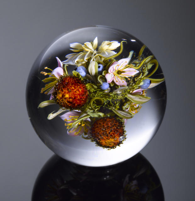 paperweight-paul-stankard-floral-bouquet-with-prickly-fruit-2012-ron-farina-promo.jpg 