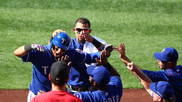 471278912-leonys-martin-of-the-texas-rangers-gettyimages.jpg 