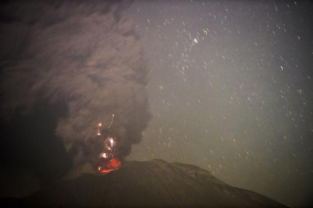 dramatic-volcano-eruption-in-chilegetty471004536.jpg 