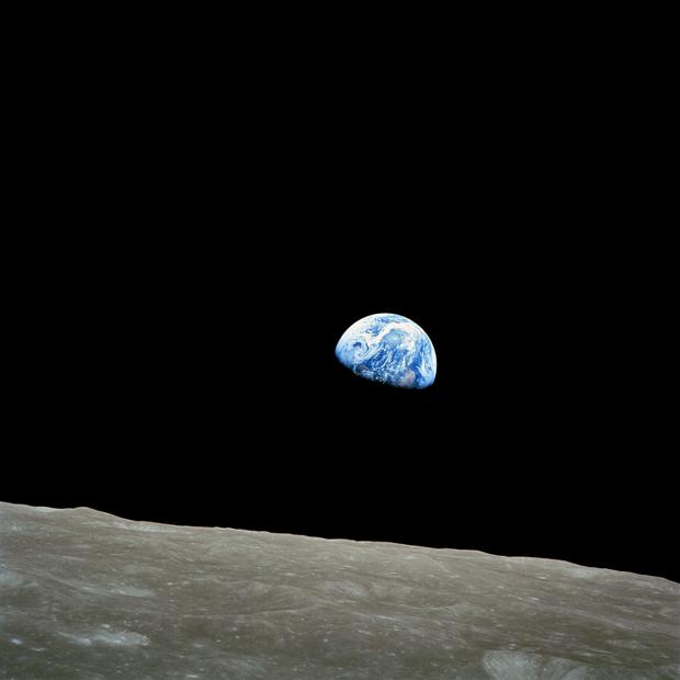 1969 exhibit bowers museum Earthrise_NASA 