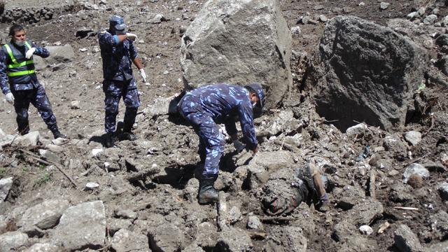 Soldiers recover a body after a massive avalanche triggered by last week's earthquake overwhelmed Langtang village 