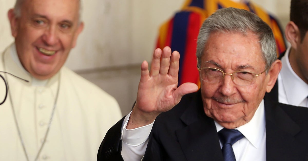 Raul Castro Warmly Received At The Vatican By Pope Francis - Cbs News