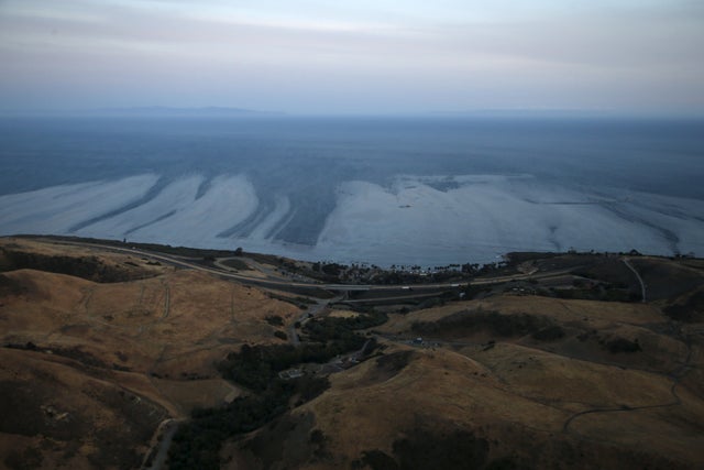 oil2015-05-20t052655z644031788gf10000101033rtrmadp3usa-california-oilspill.jpg 