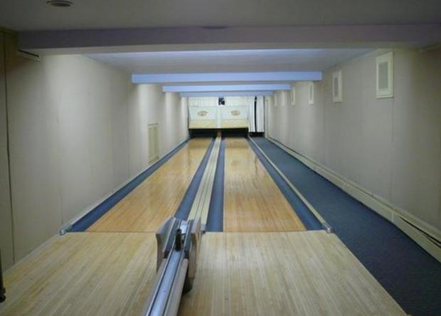 Gordy home bowling(Deborah Smith) 