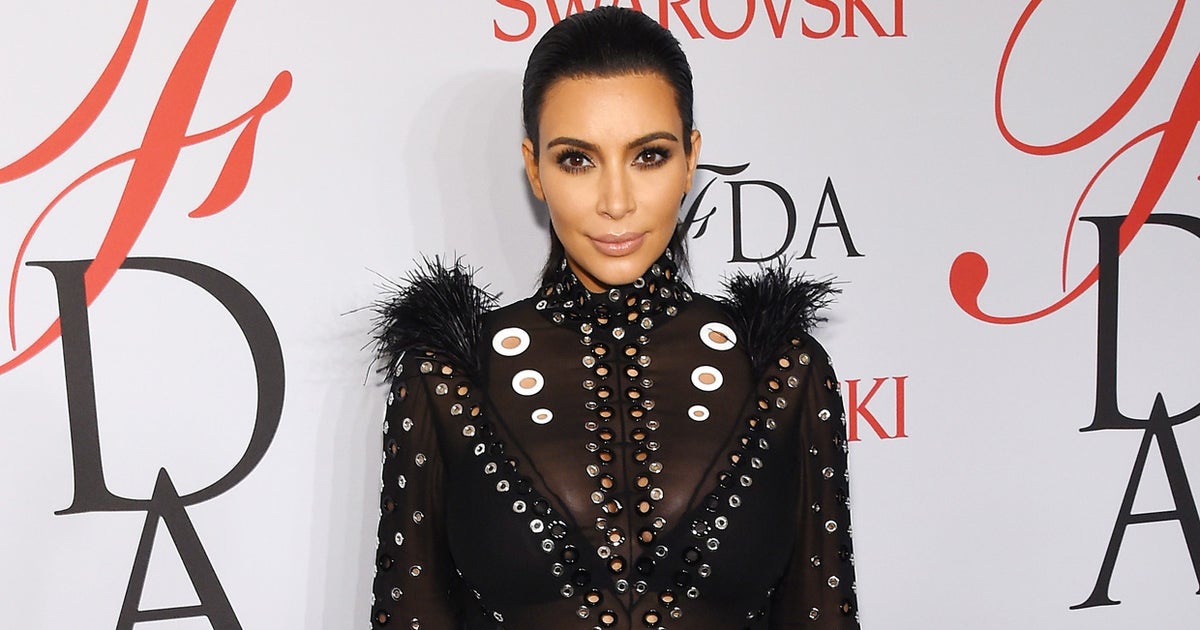 James Corden, Chrissy Teigen defend Kim Kardashian amid robbery(00)