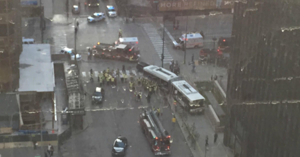 9 People Injured In Chicago Bus Crash - CBS News