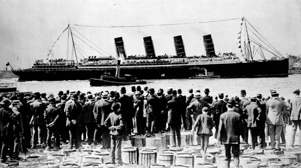 lusitania-men-on-barrels.jpg 