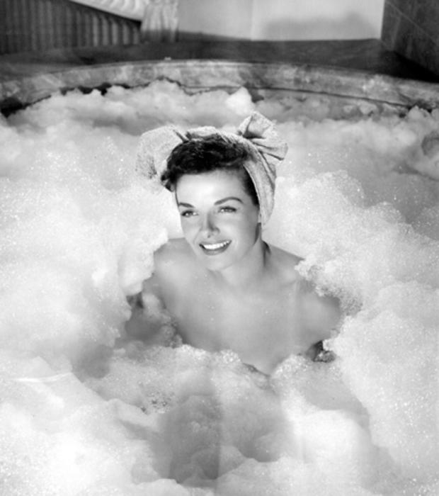 jane-russell-the-french-line-bubble-bath.jpg 